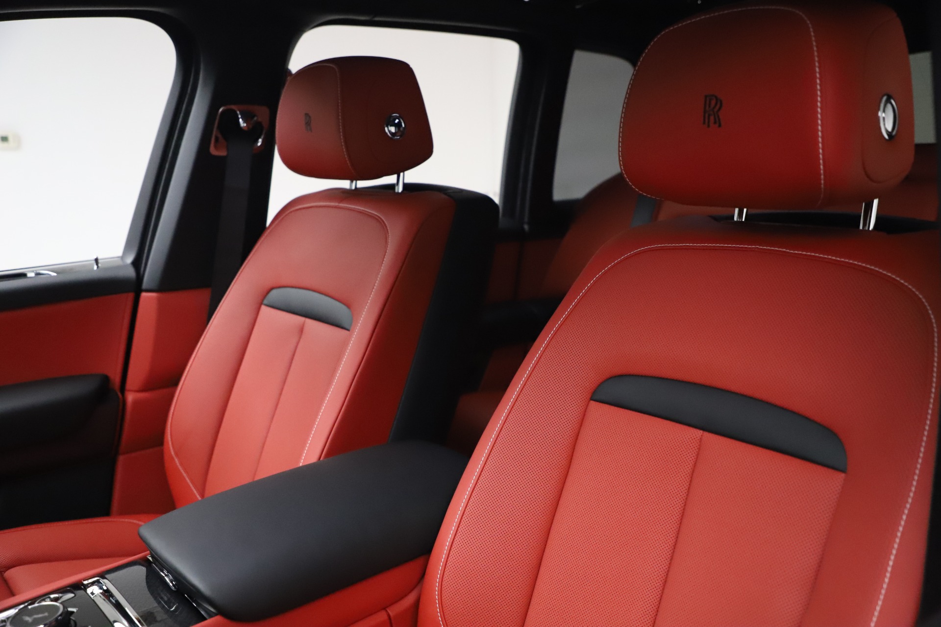 New-2021-Rolls-Royce-Cullinan-Black-Badge