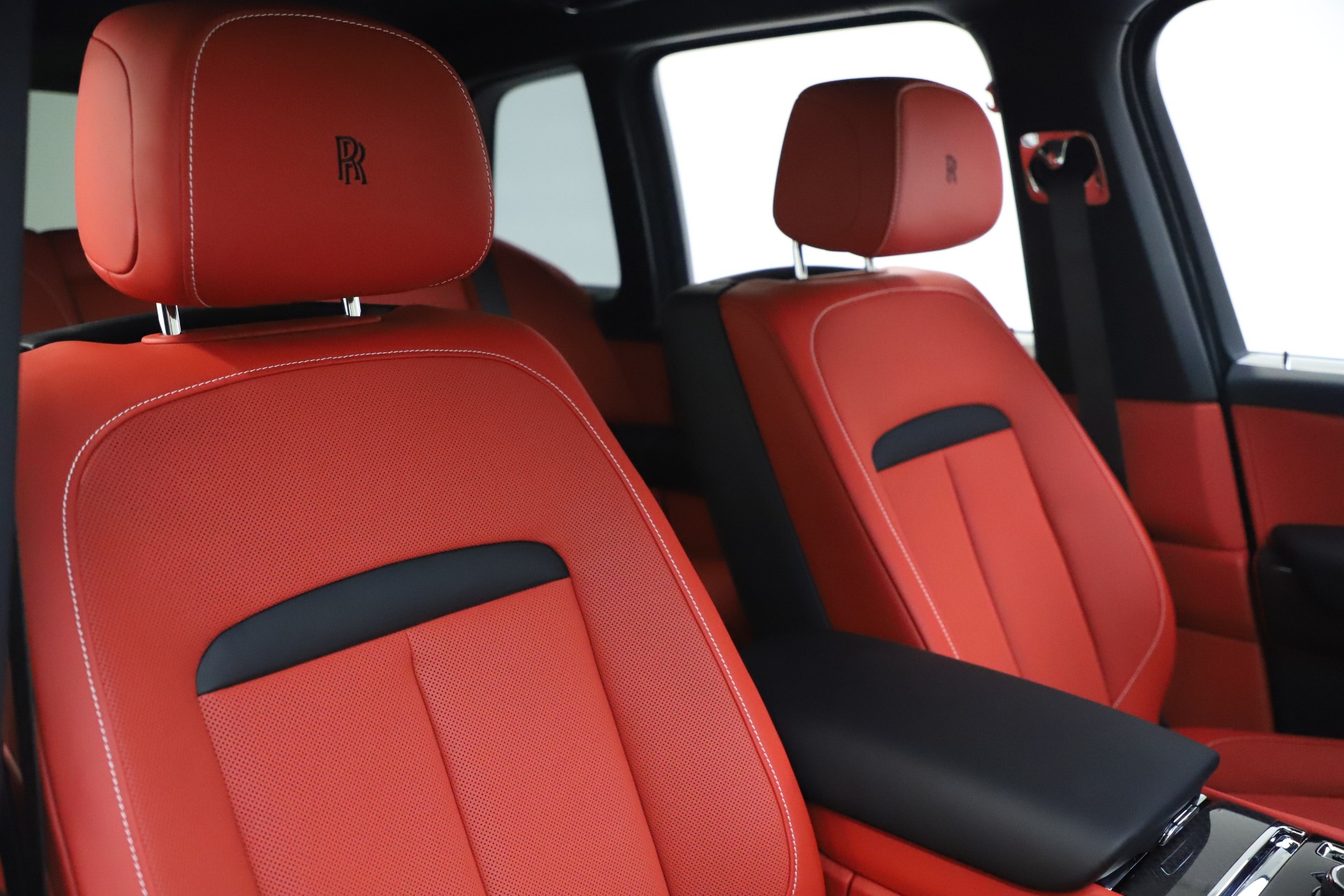 New-2021-Rolls-Royce-Cullinan-Black-Badge