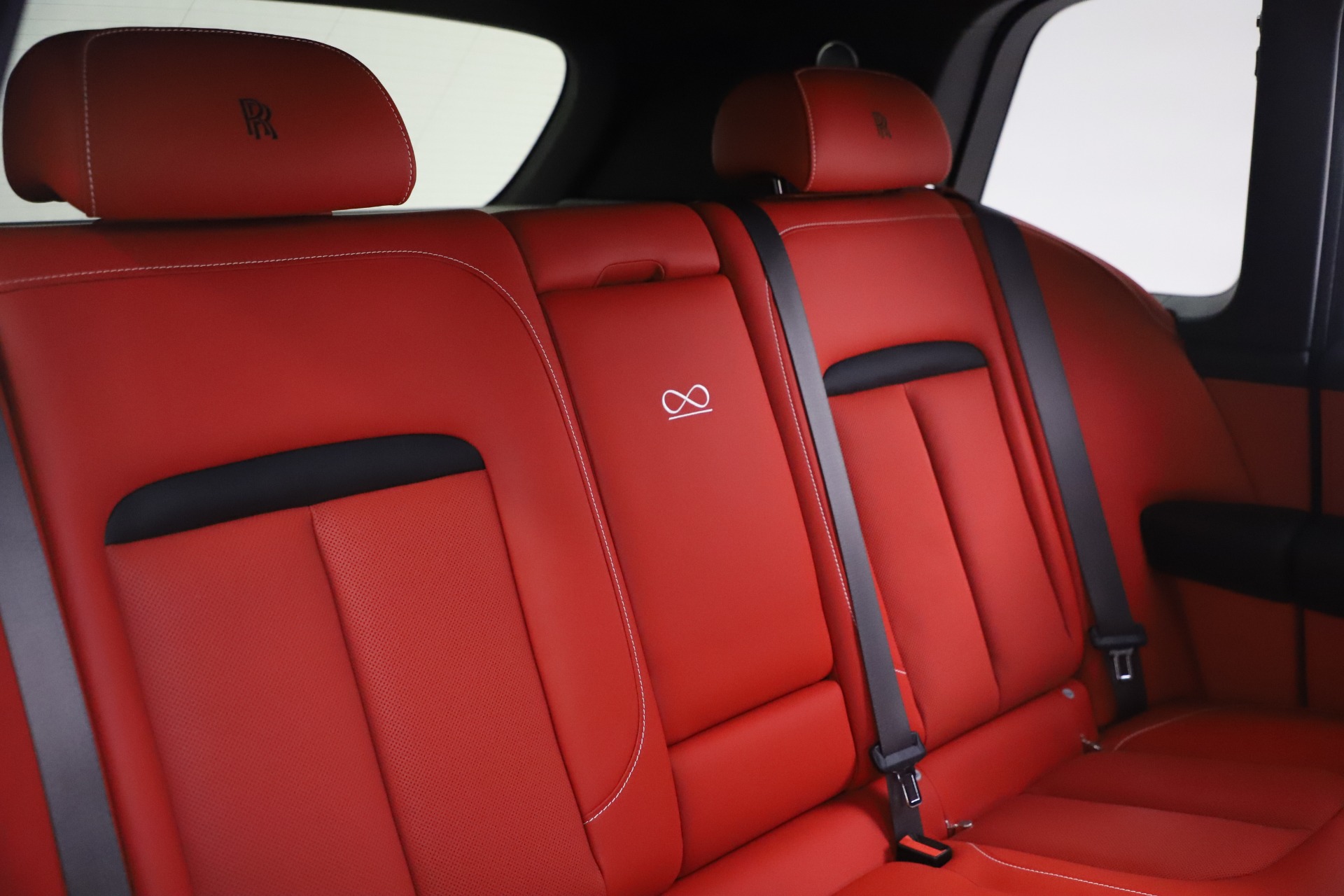 New-2021-Rolls-Royce-Cullinan-Black-Badge