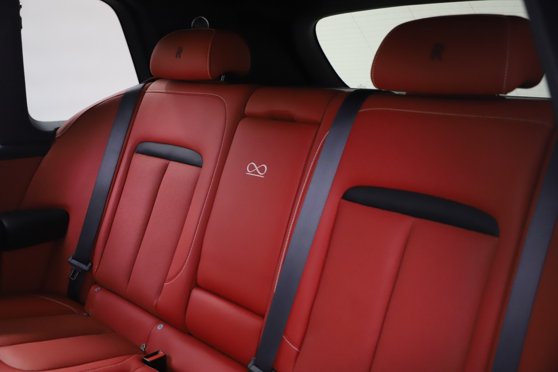 New-2021-Rolls-Royce-Cullinan-Black-Badge