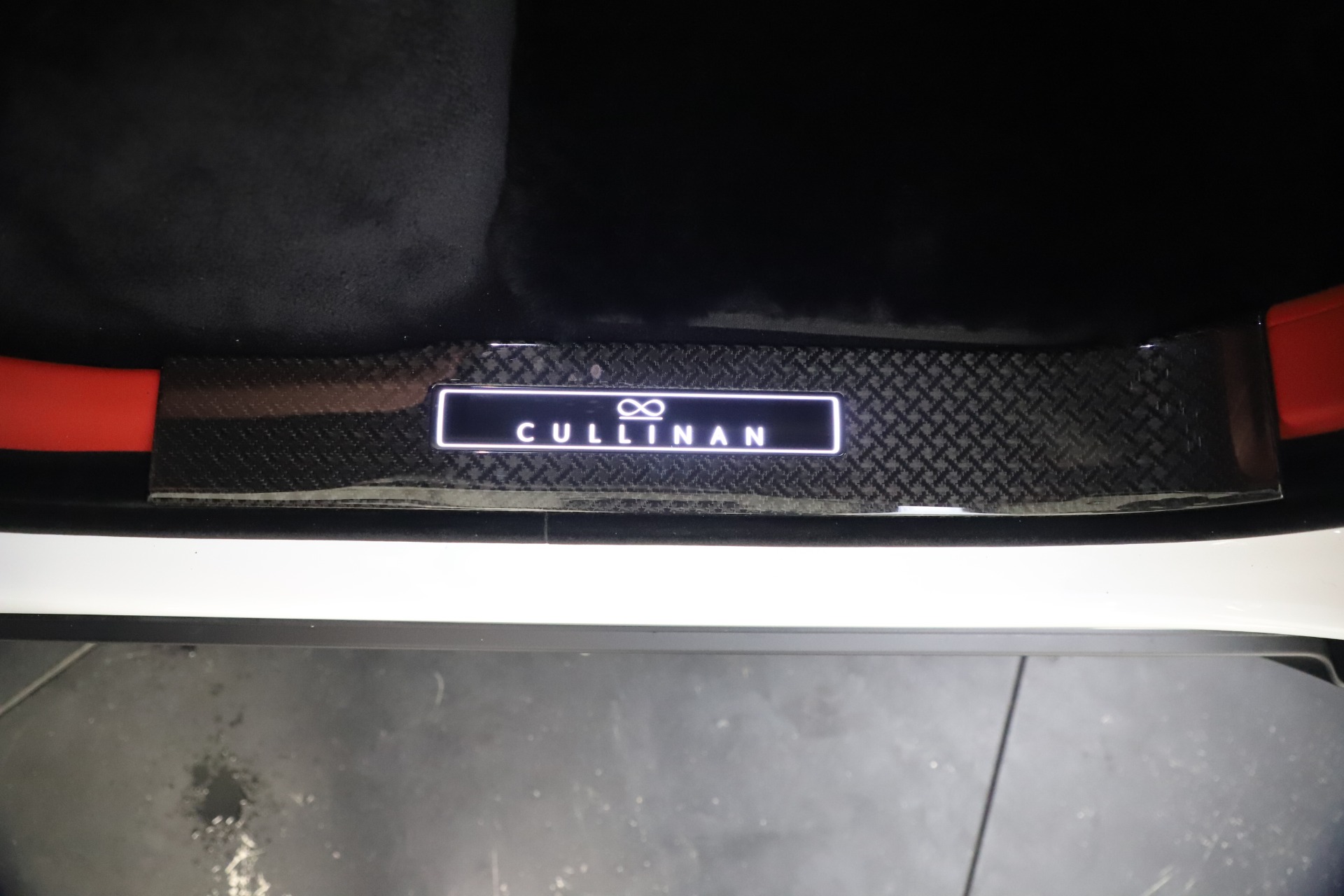 New-2021-Rolls-Royce-Cullinan-Black-Badge