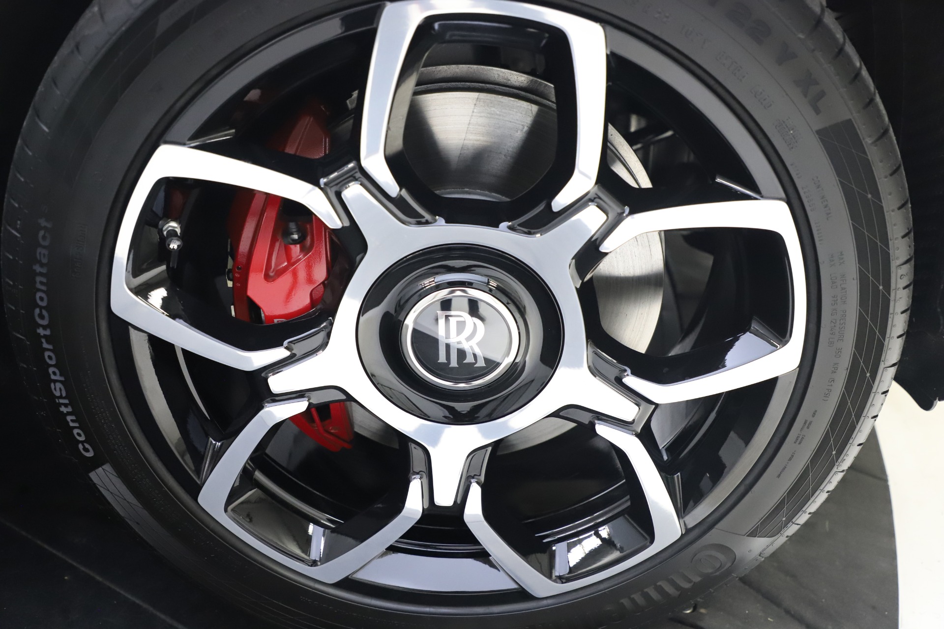 New-2021-Rolls-Royce-Cullinan-Black-Badge