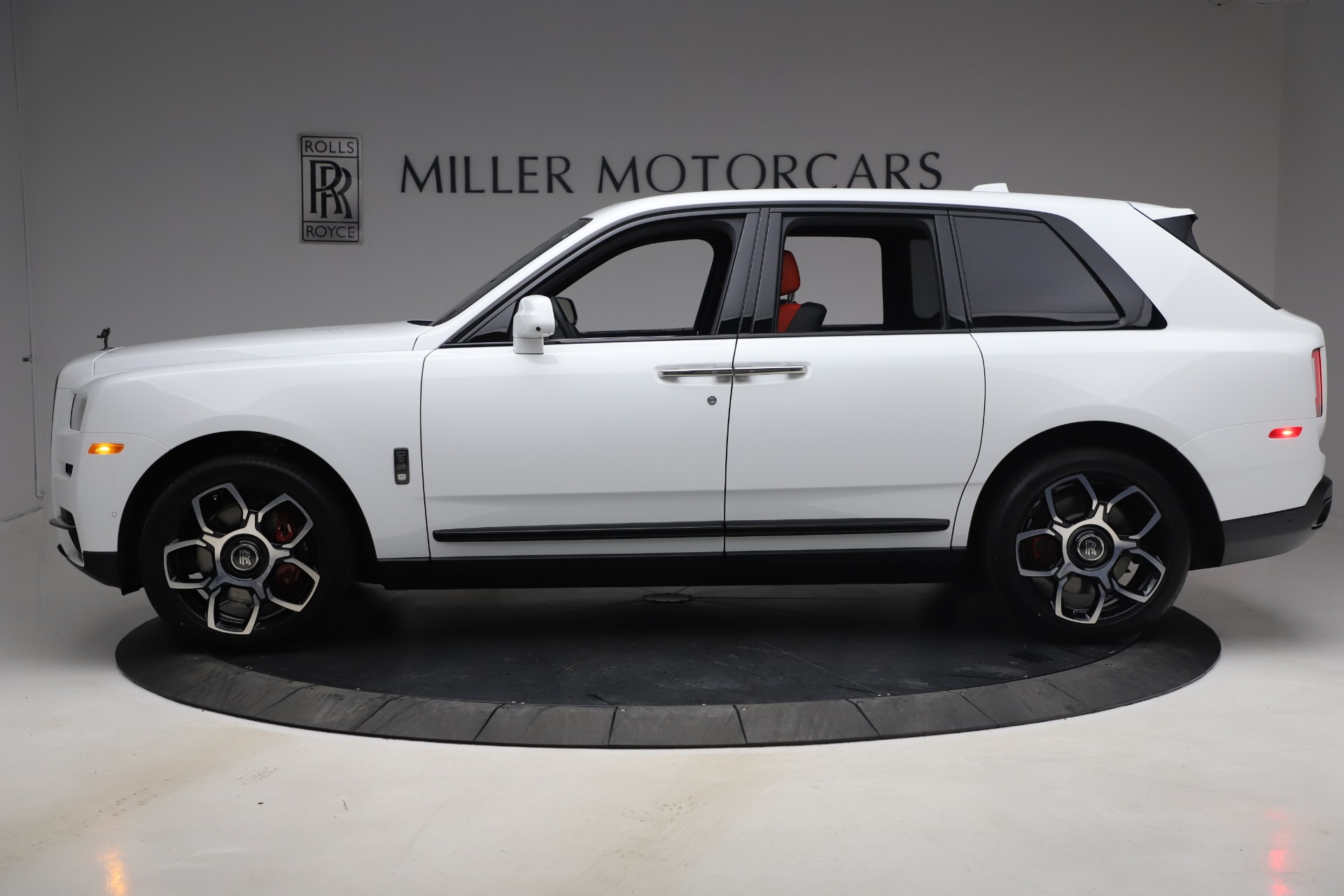 New-2021-Rolls-Royce-Cullinan-Black-Badge