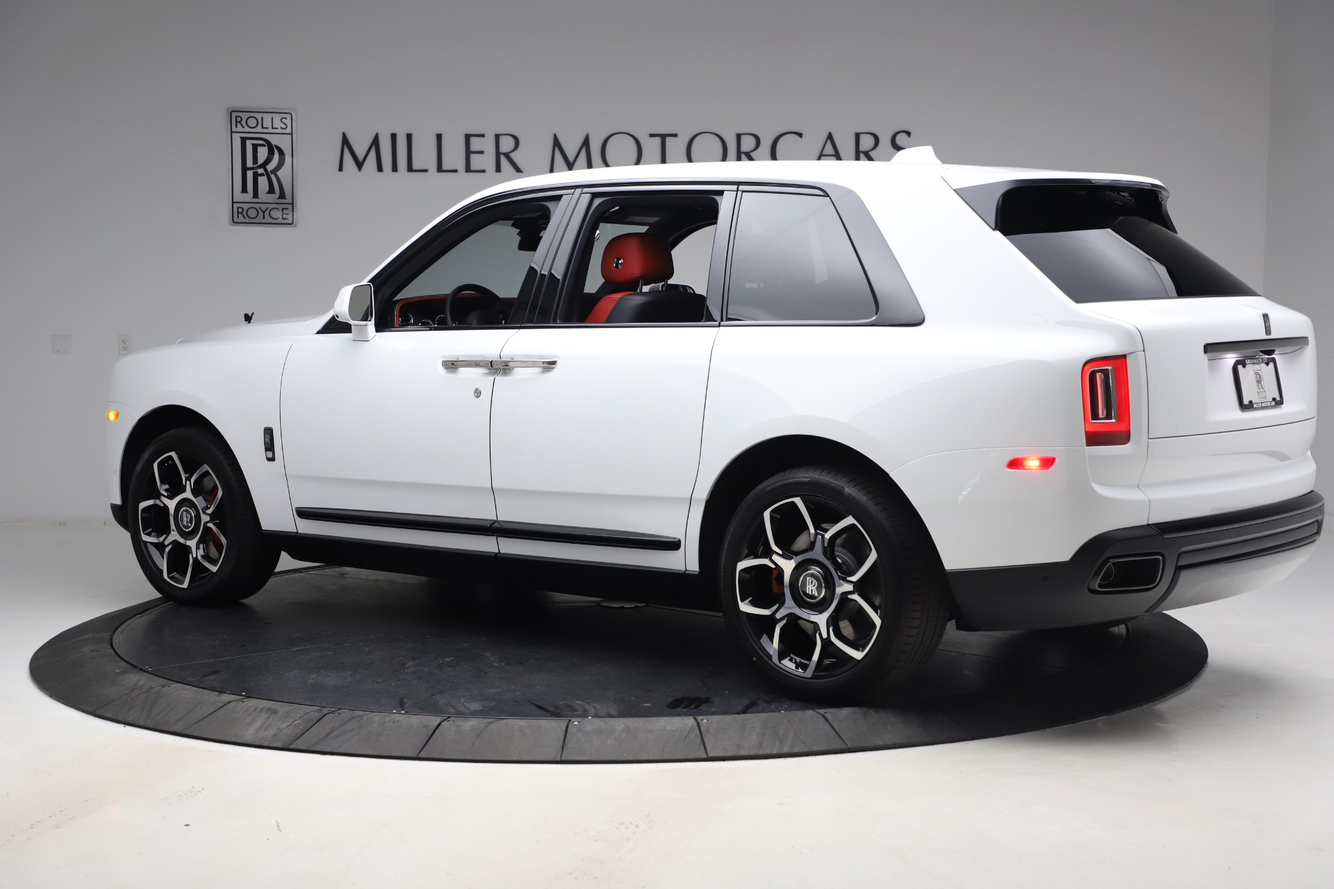 New-2021-Rolls-Royce-Cullinan-Black-Badge