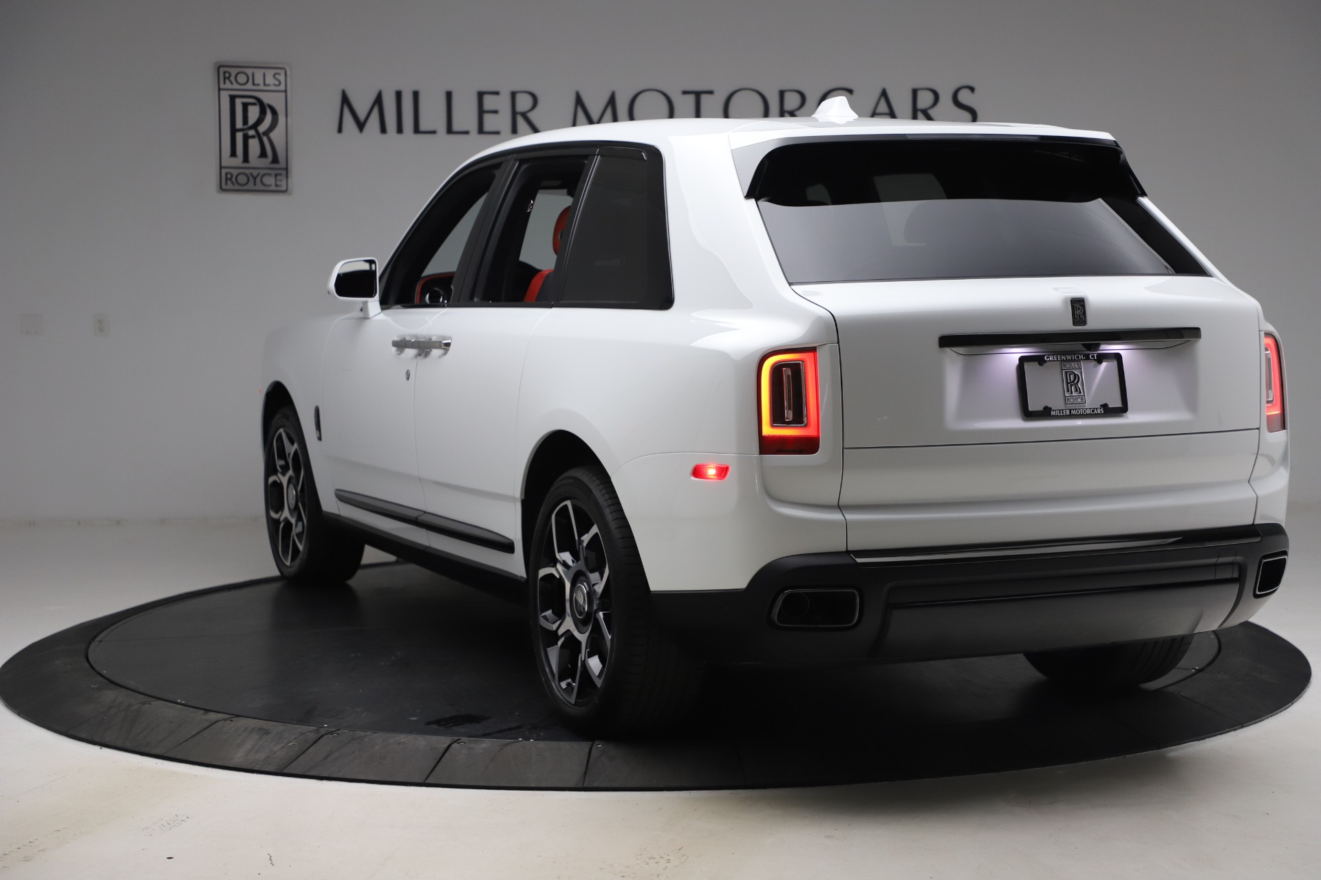 New-2021-Rolls-Royce-Cullinan-Black-Badge