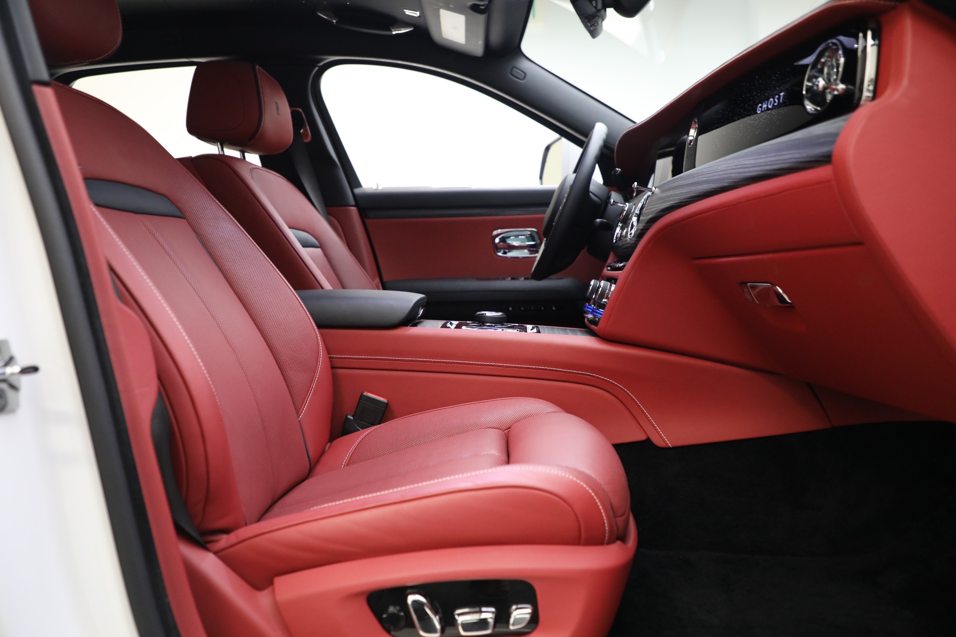 Used-2021-Rolls-Royce-Ghost