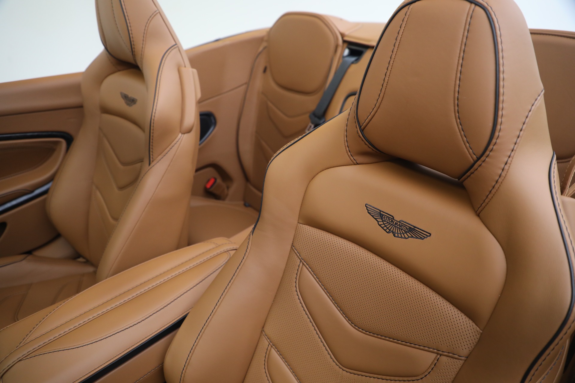 Used-2021-Aston-Martin-DBS-Superleggera-Volante