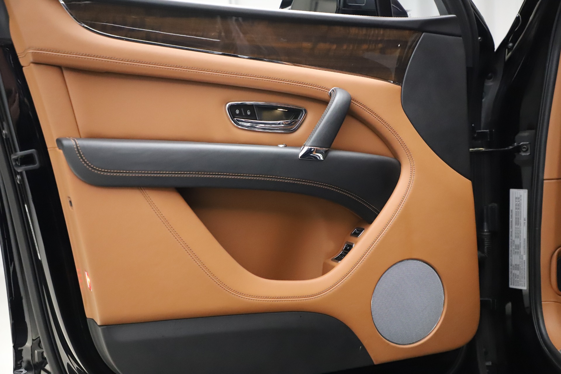 Used-2018-Bentley-Bentayga-Onyx-Edition