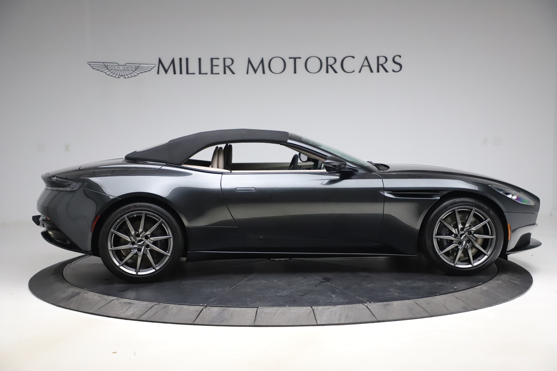 New-2021-Aston-Martin-DB11-Volante