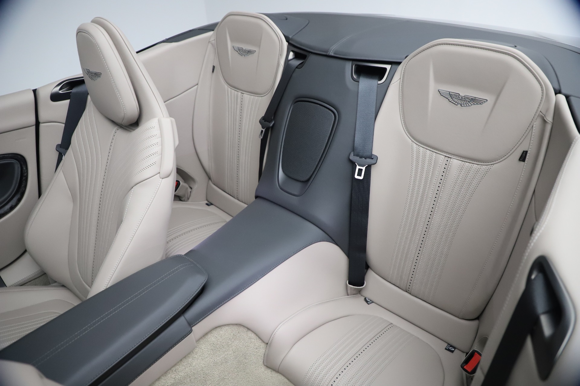 New-2021-Aston-Martin-DB11-Volante