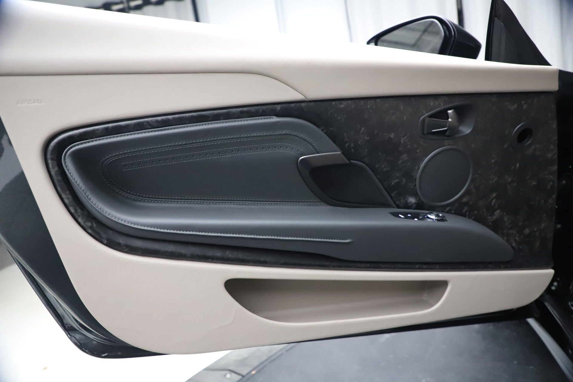 New-2021-Aston-Martin-DB11-Volante