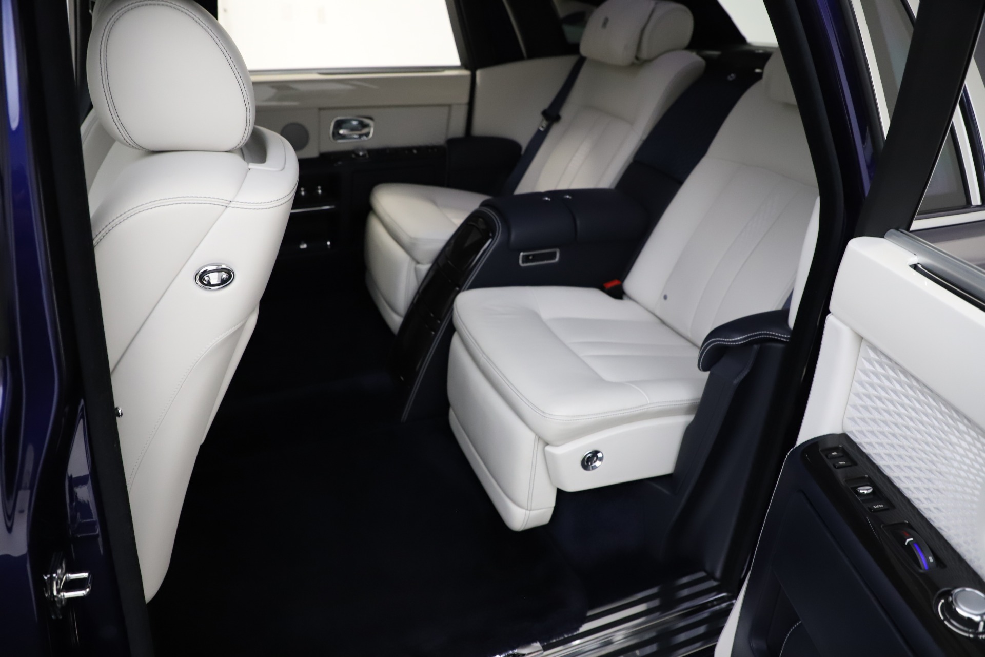 Used-2016-Rolls-Royce-Phantom-EWB