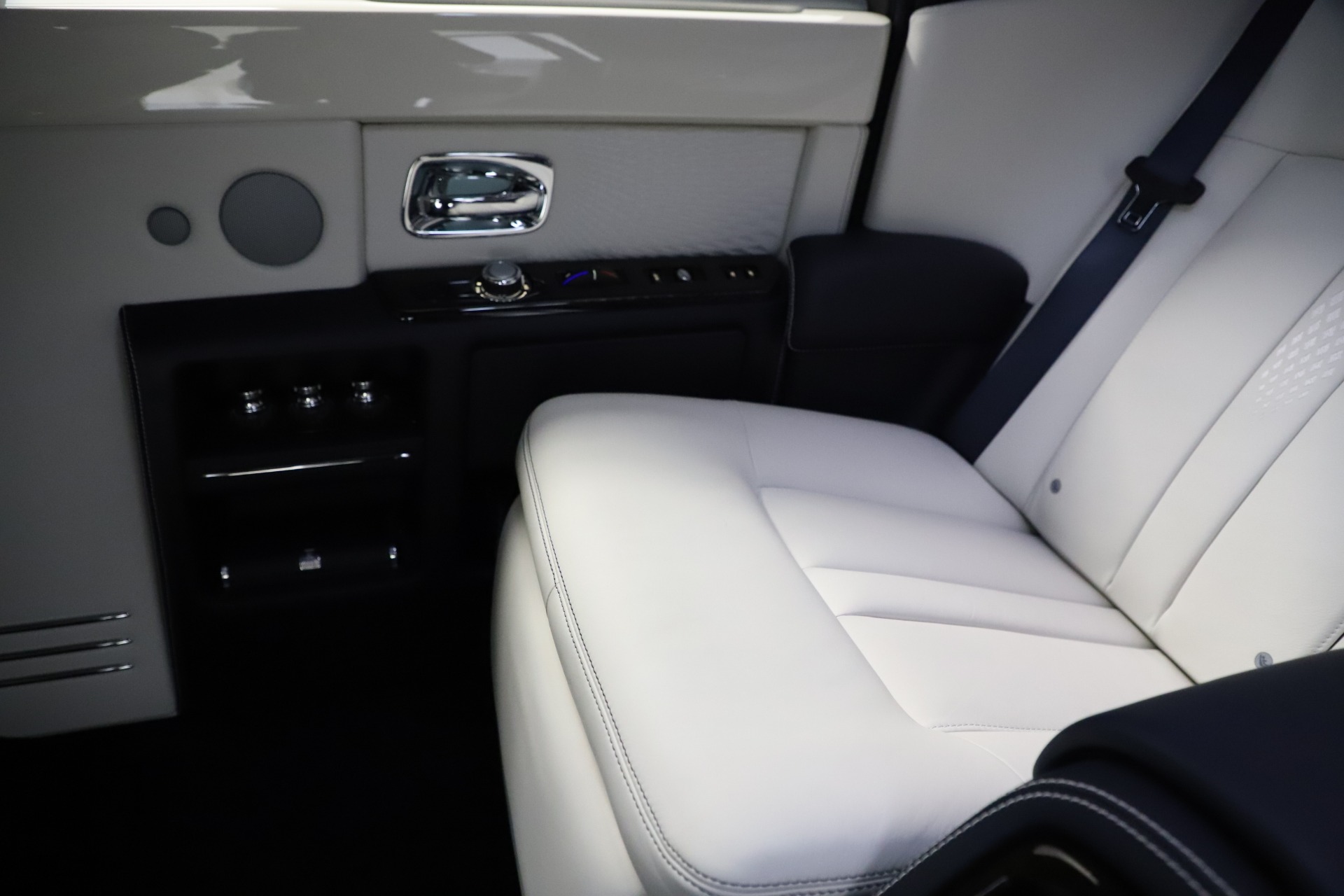 Used-2016-Rolls-Royce-Phantom-EWB