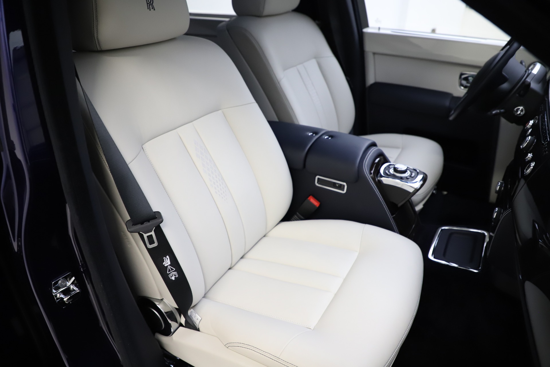 Used-2016-Rolls-Royce-Phantom-EWB