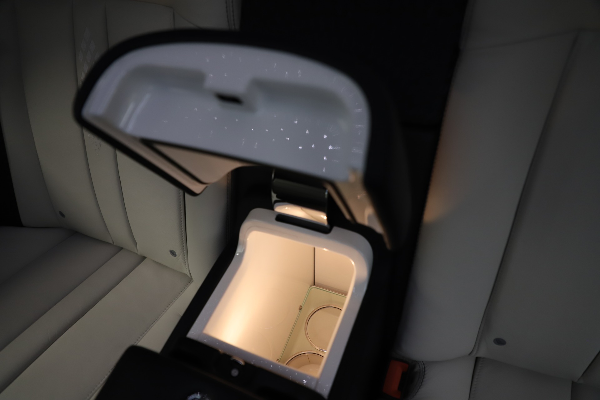 Used-2016-Rolls-Royce-Phantom-EWB