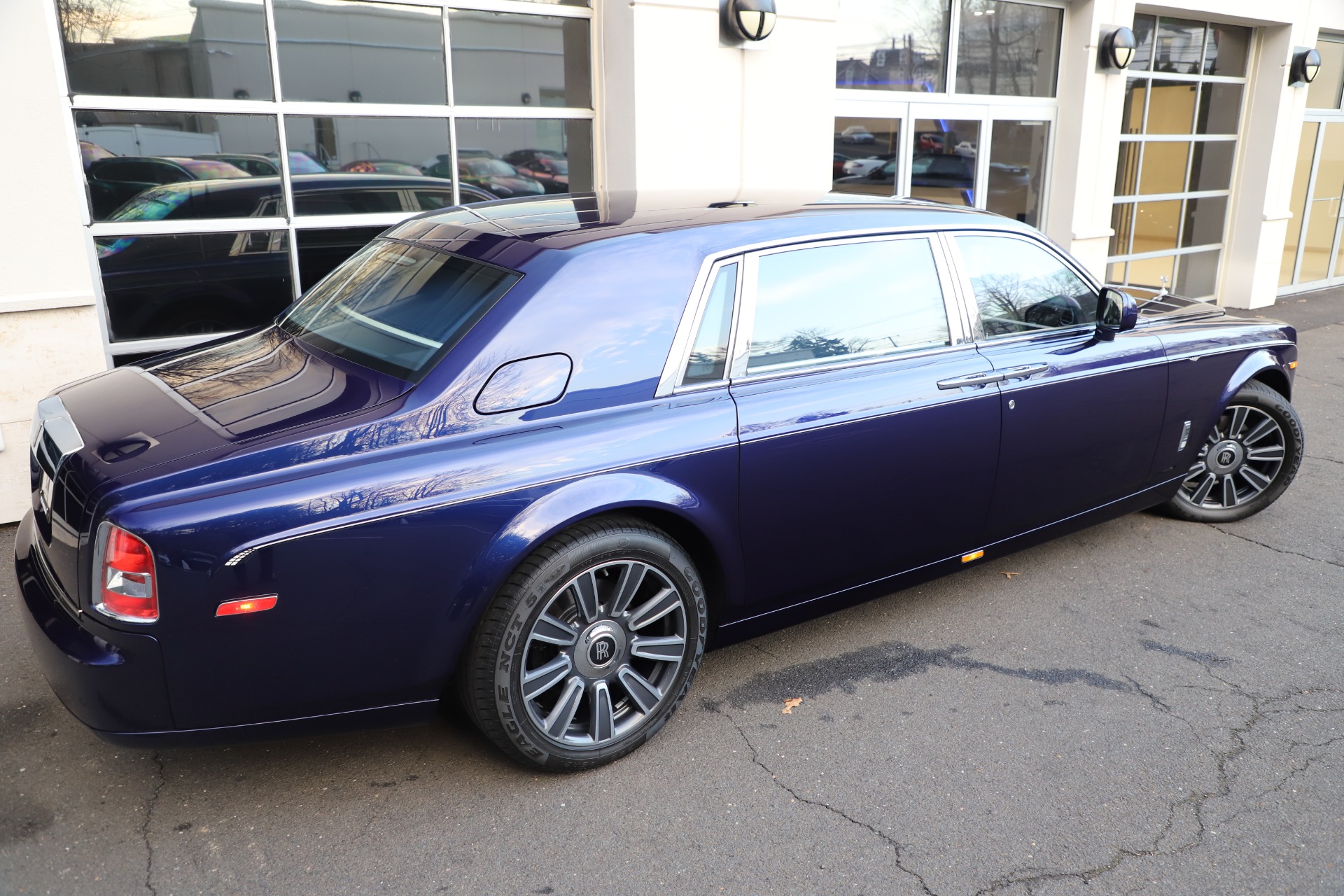 Used-2016-Rolls-Royce-Phantom-EWB
