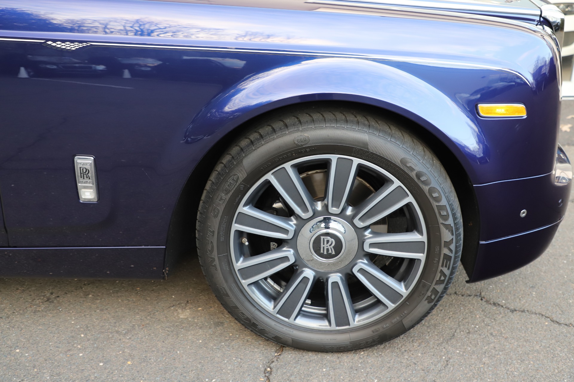 Used-2016-Rolls-Royce-Phantom-EWB