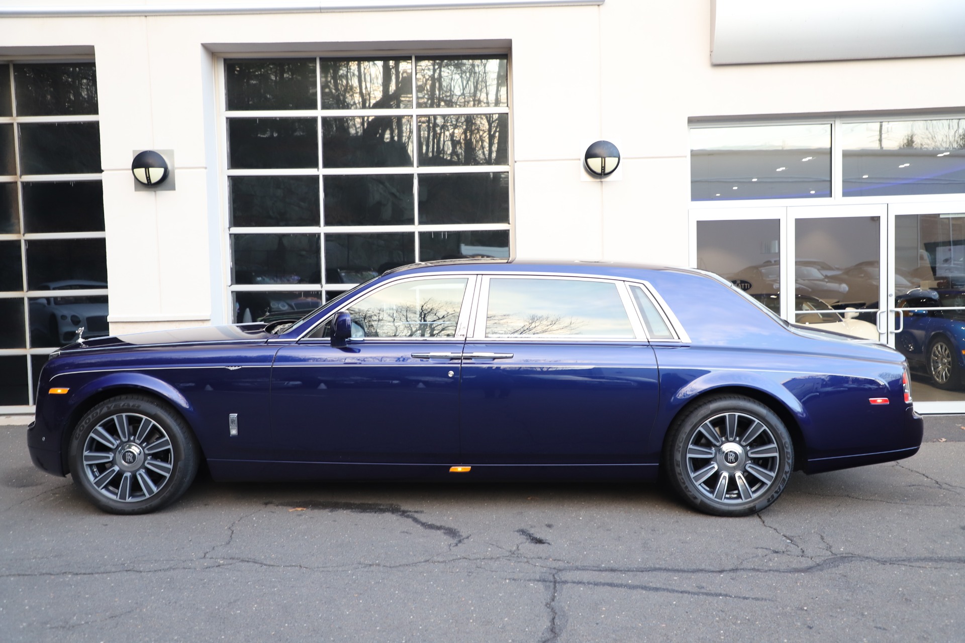 Used-2016-Rolls-Royce-Phantom-EWB