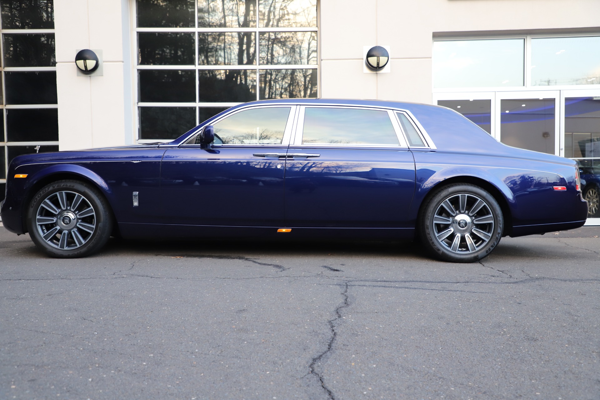 Used-2016-Rolls-Royce-Phantom-EWB