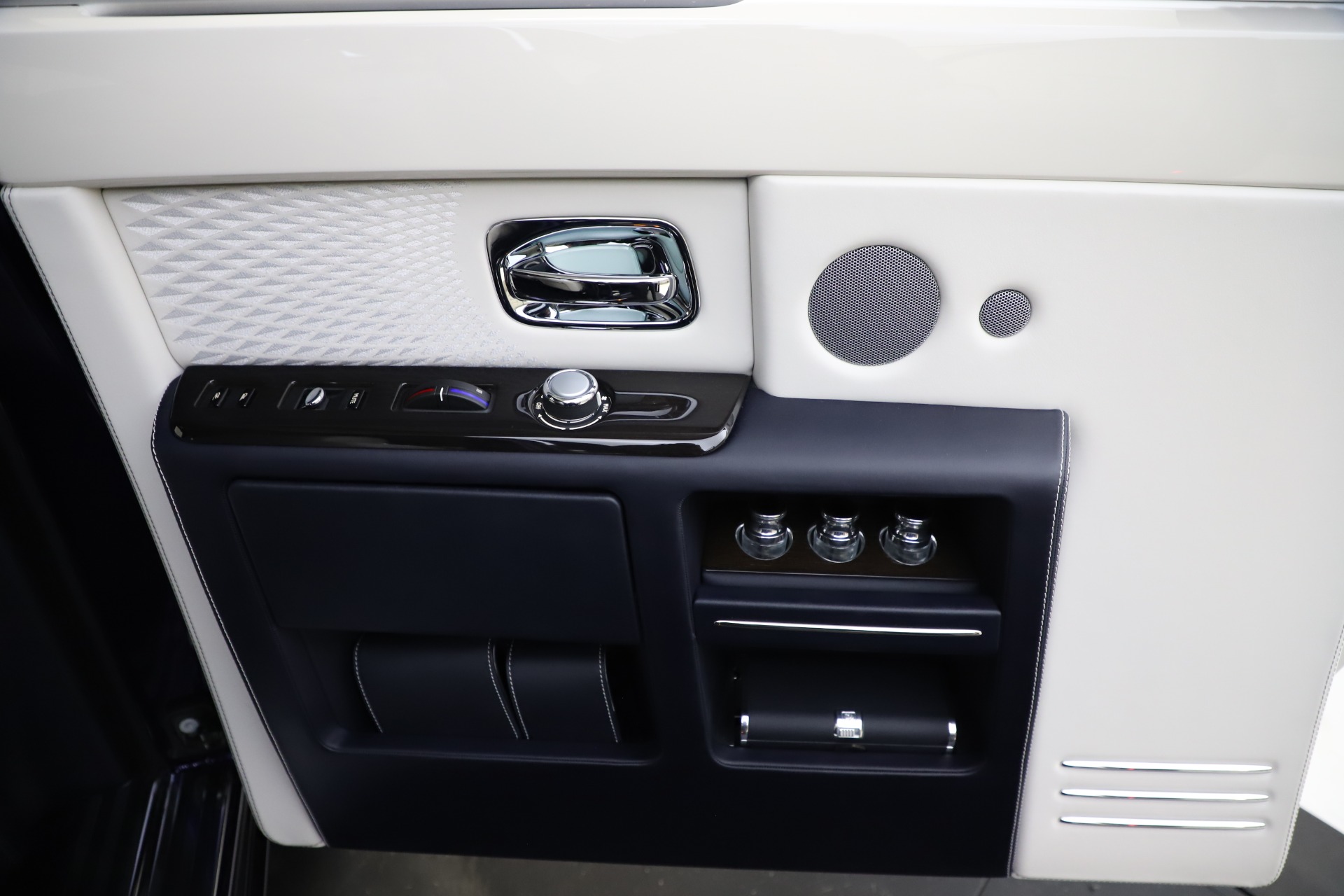 Used-2016-Rolls-Royce-Phantom-EWB