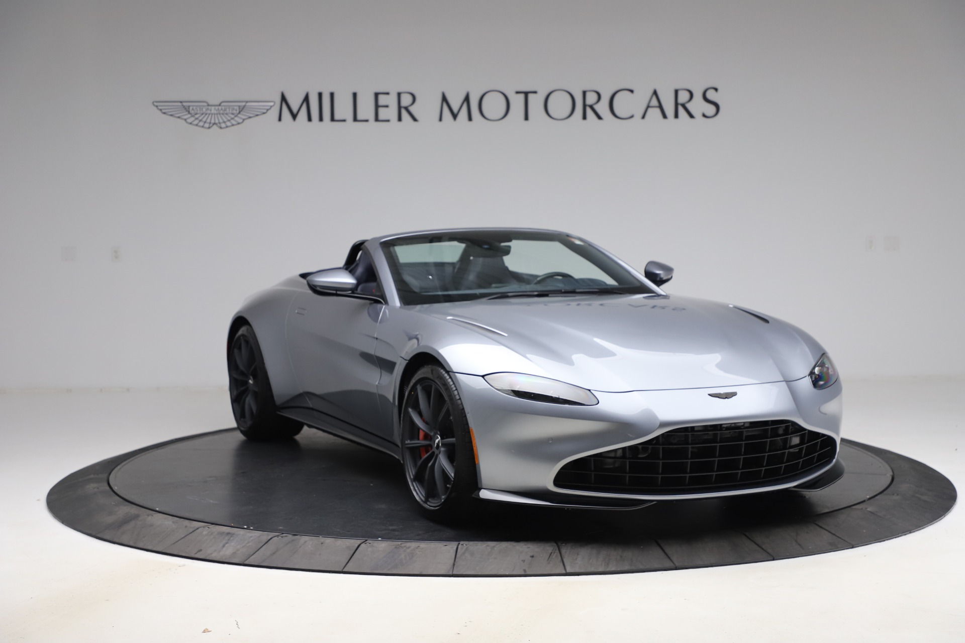 Used-2021-Aston-Martin-Vantage-Roadster