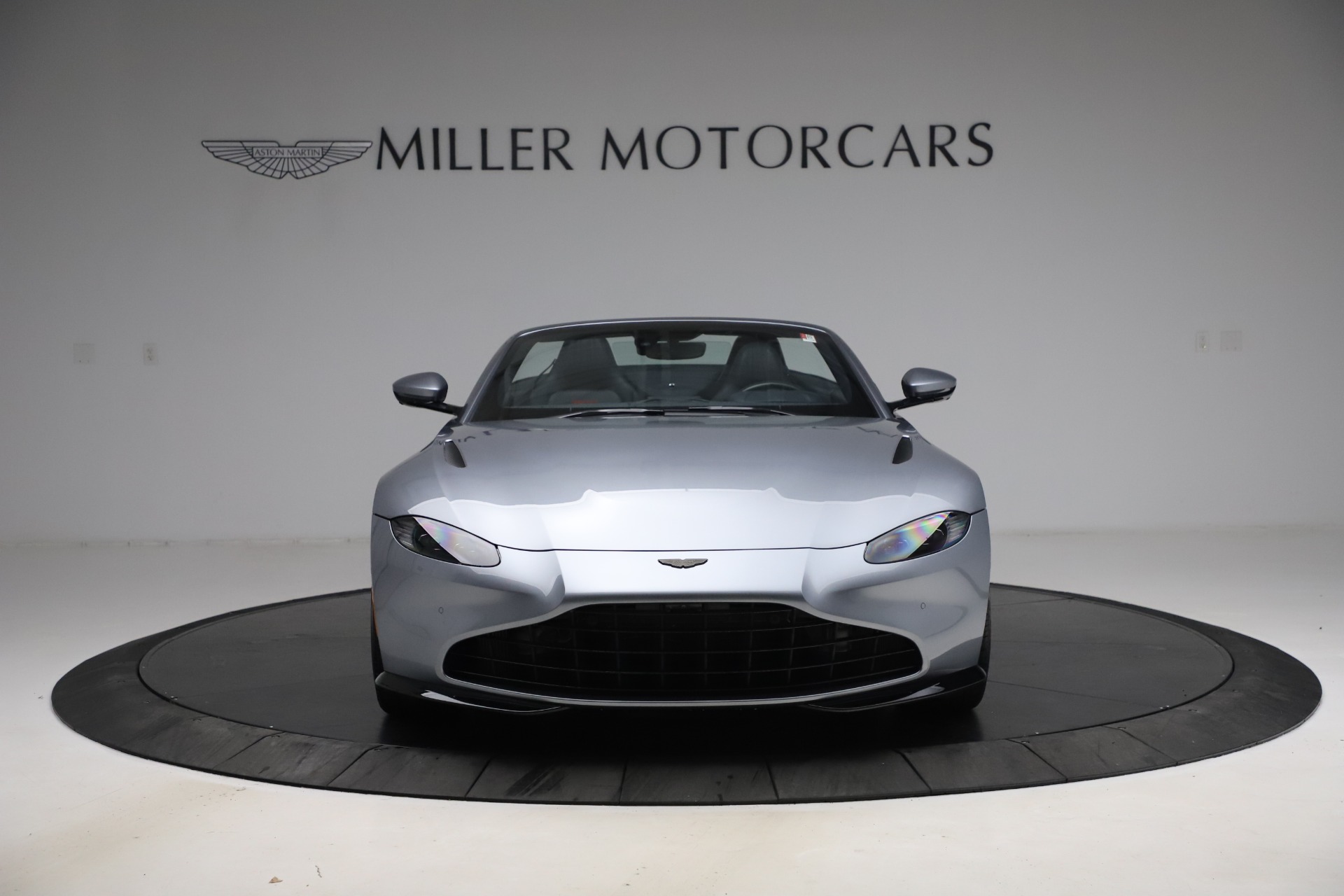 Used-2021-Aston-Martin-Vantage-Roadster