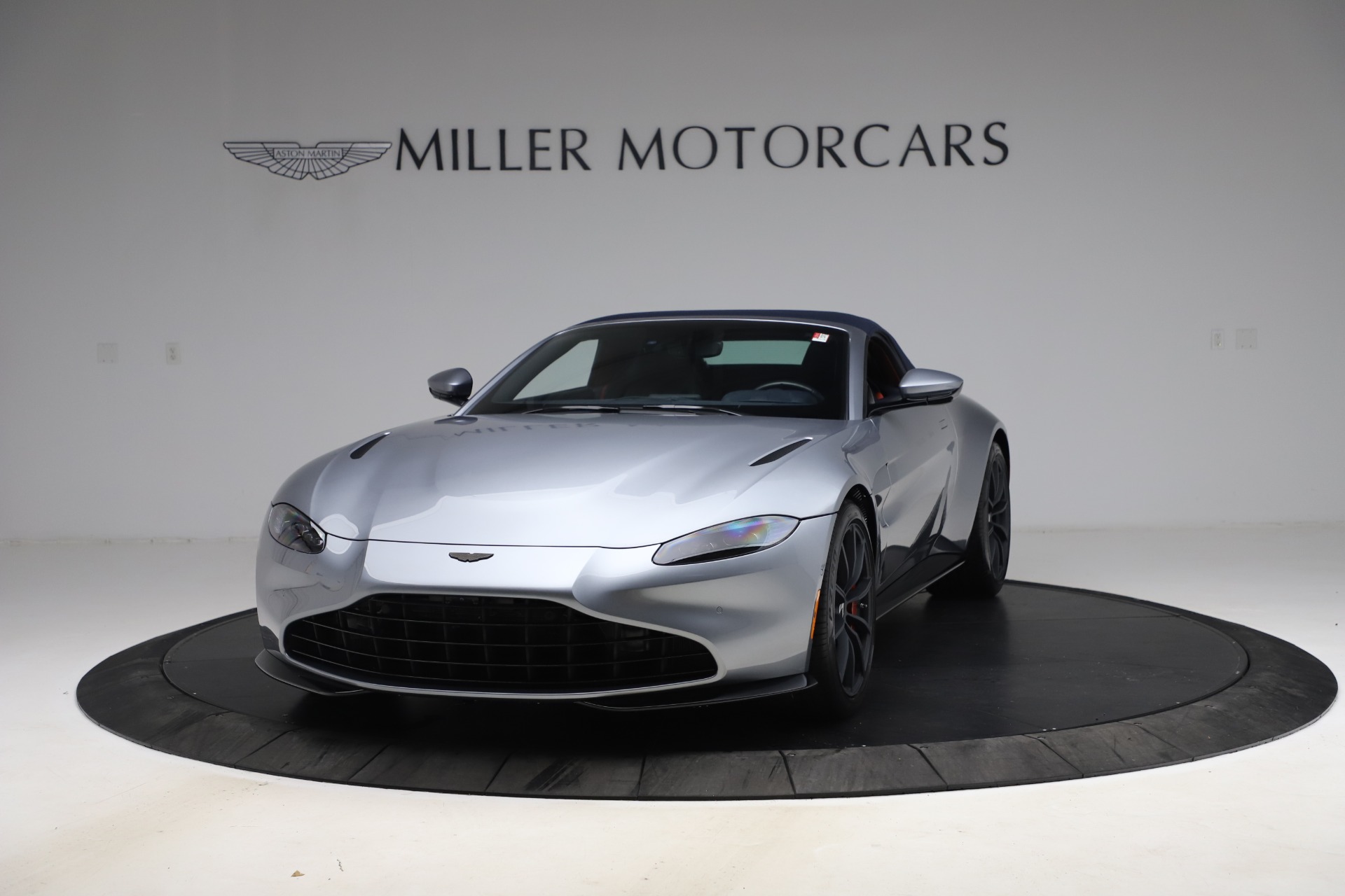Used-2021-Aston-Martin-Vantage-Roadster