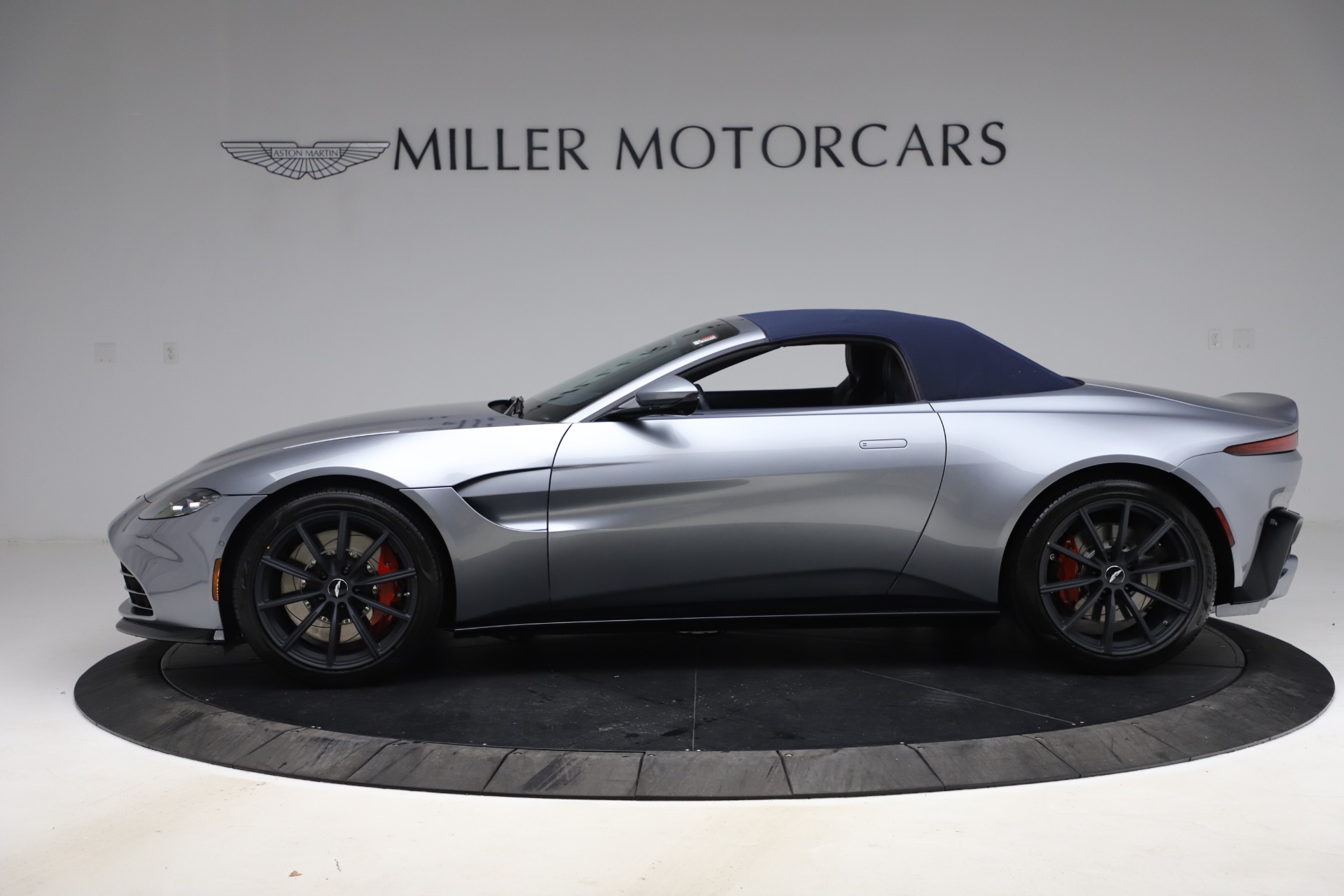 Used-2021-Aston-Martin-Vantage-Roadster