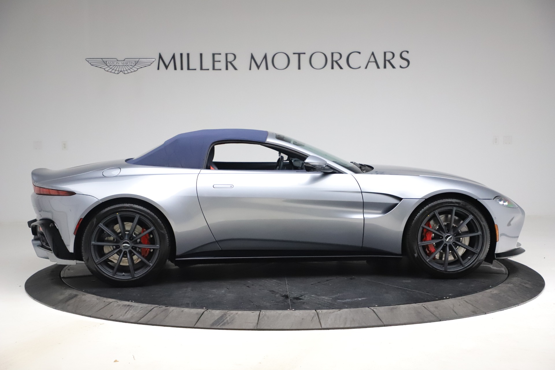 Used-2021-Aston-Martin-Vantage-Roadster
