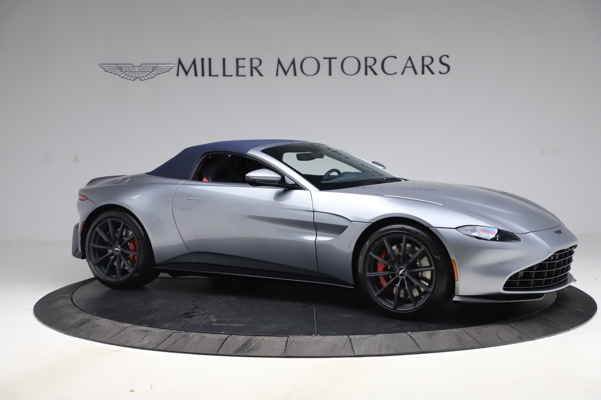 Used-2021-Aston-Martin-Vantage-Roadster