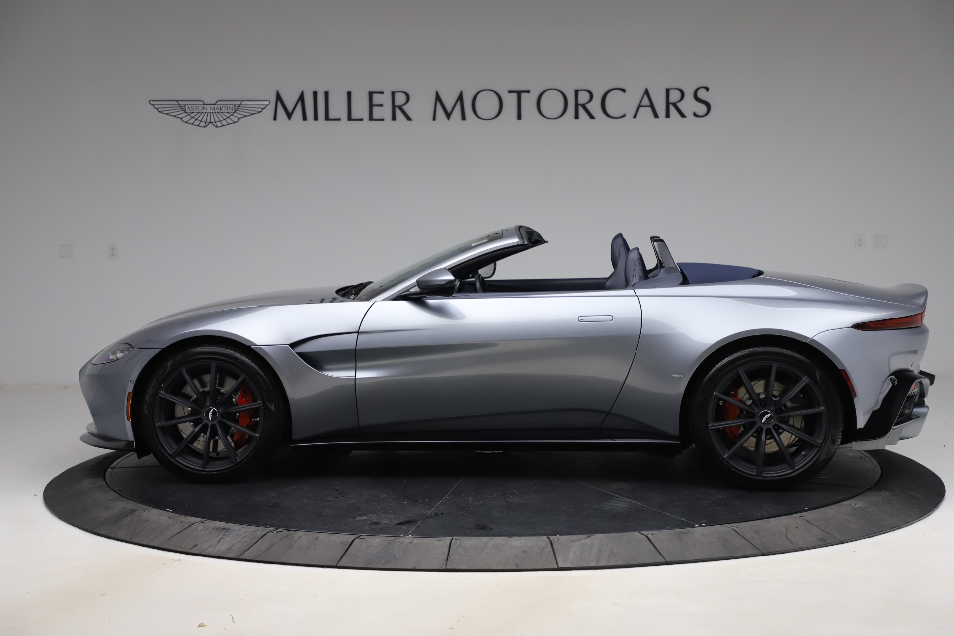 Used-2021-Aston-Martin-Vantage-Roadster