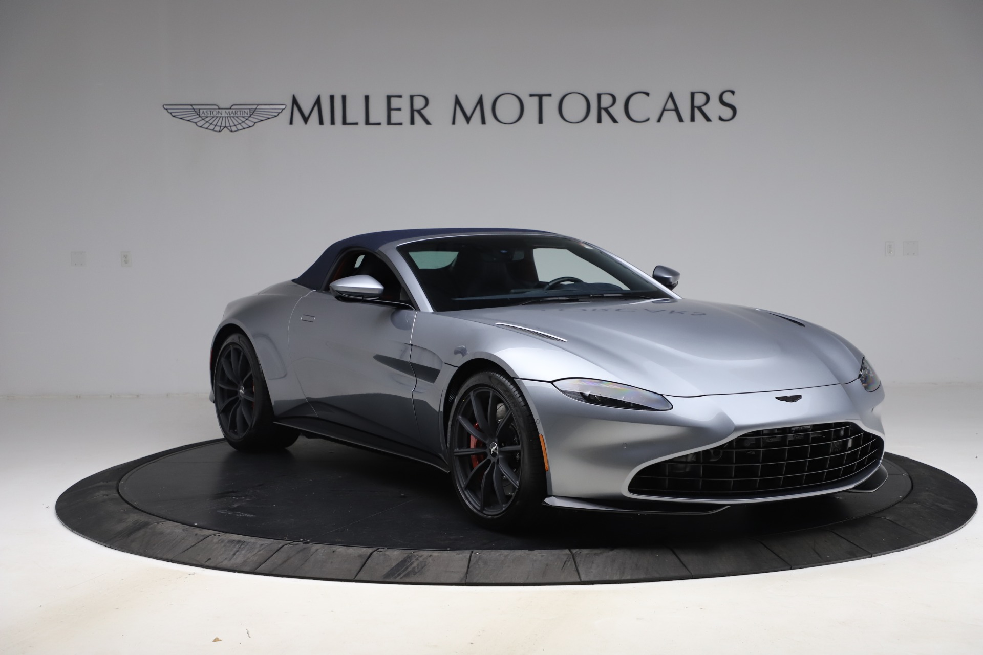 Used-2021-Aston-Martin-Vantage-Roadster