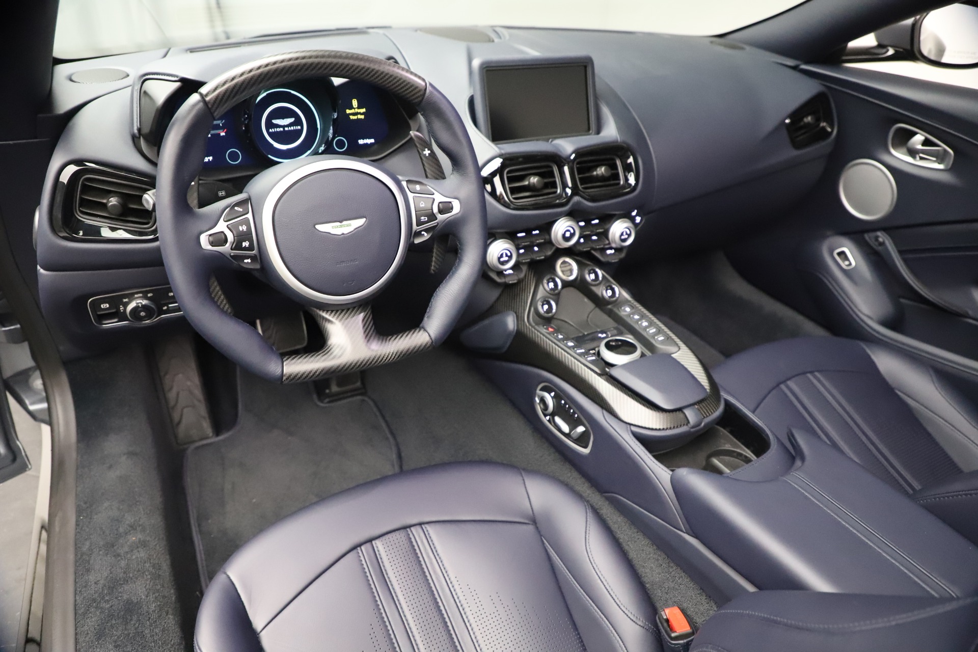 Used-2021-Aston-Martin-Vantage-Roadster