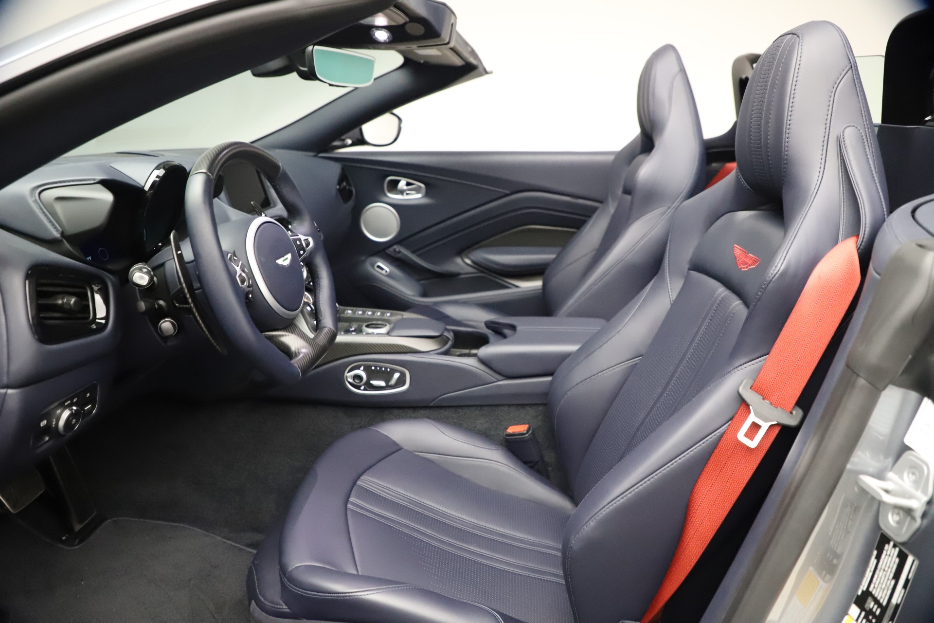 Used-2021-Aston-Martin-Vantage-Roadster