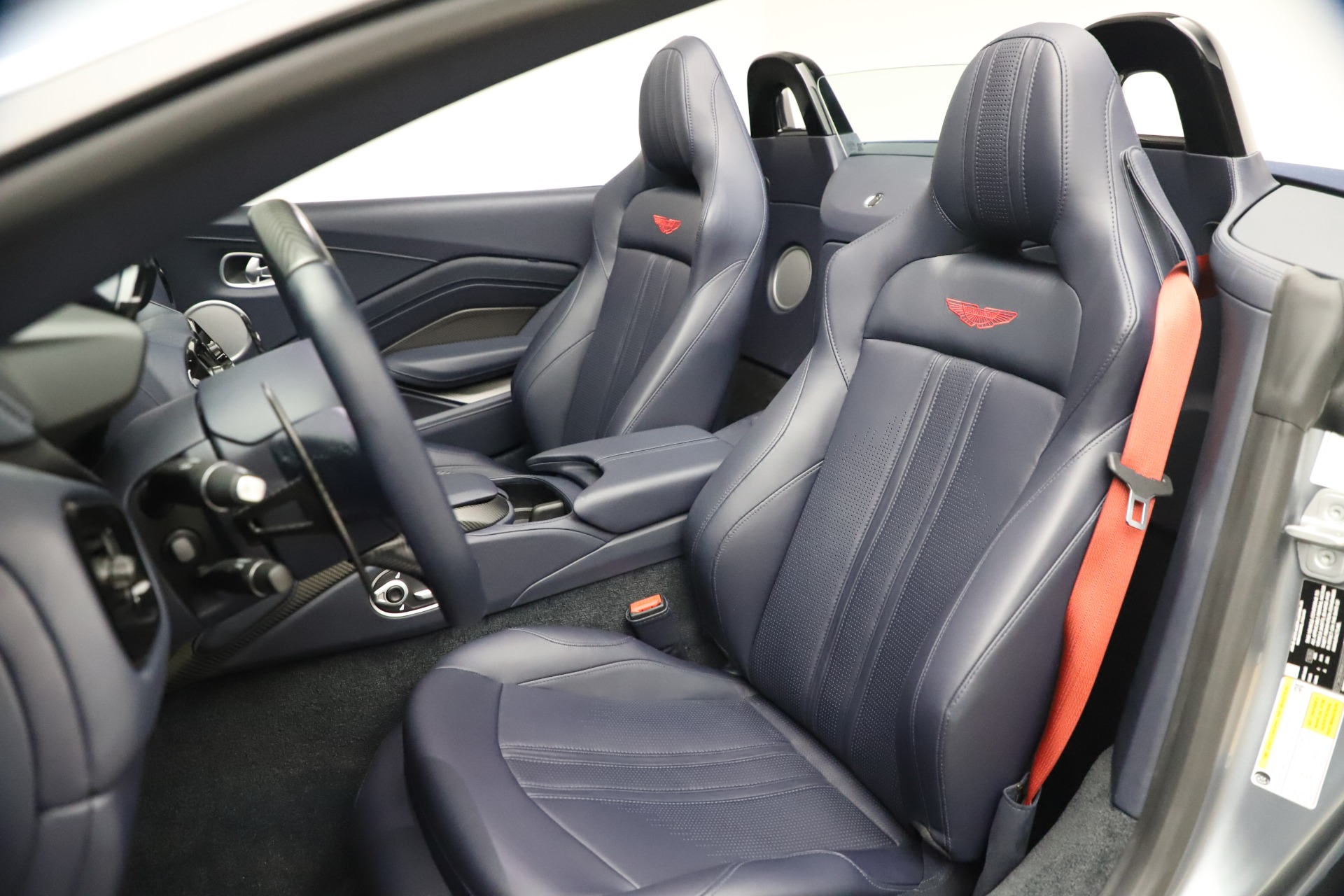 Used-2021-Aston-Martin-Vantage-Roadster