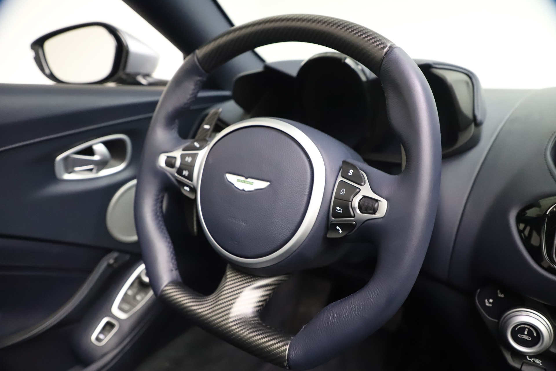 Used-2021-Aston-Martin-Vantage-Roadster