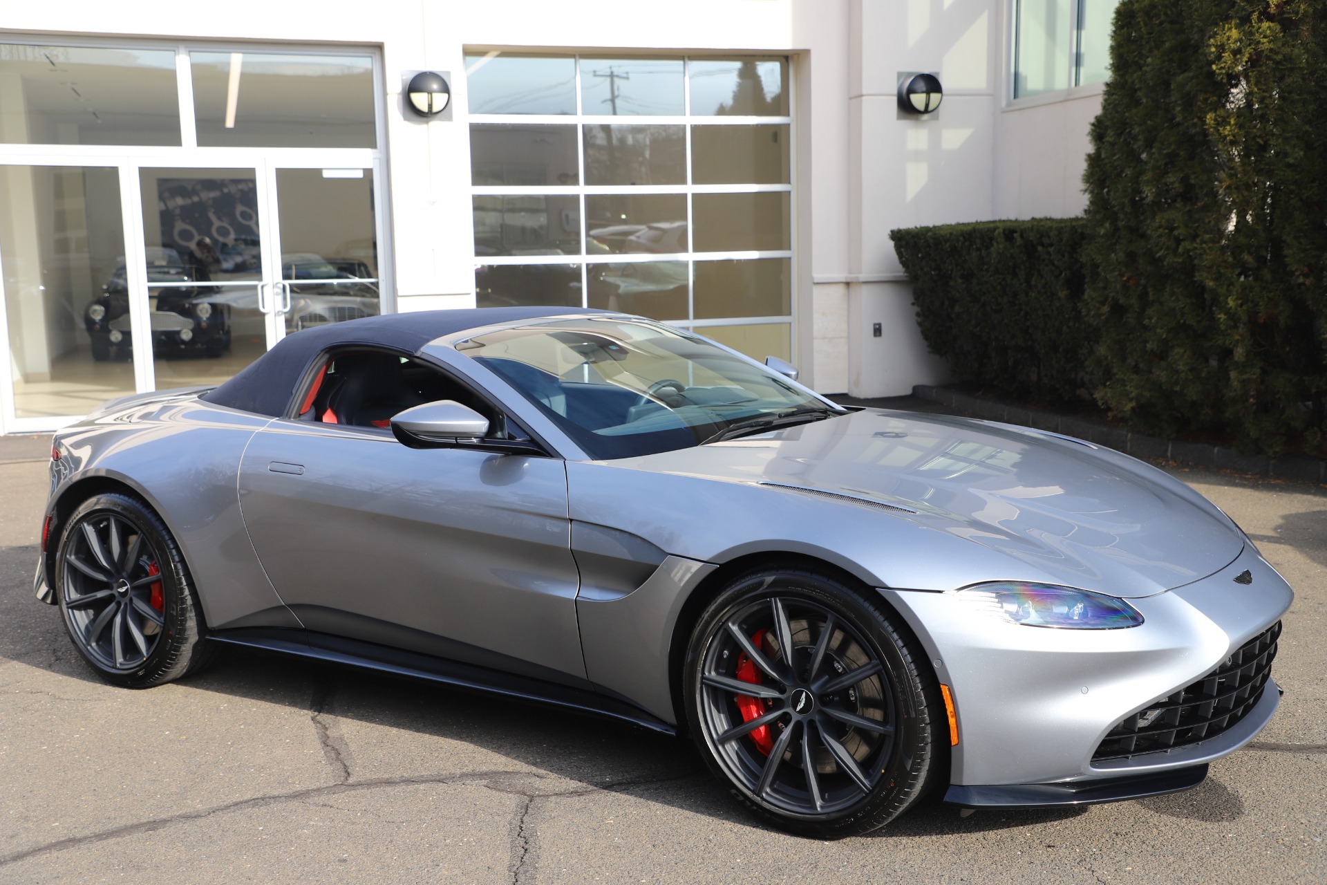 Used-2021-Aston-Martin-Vantage-Roadster