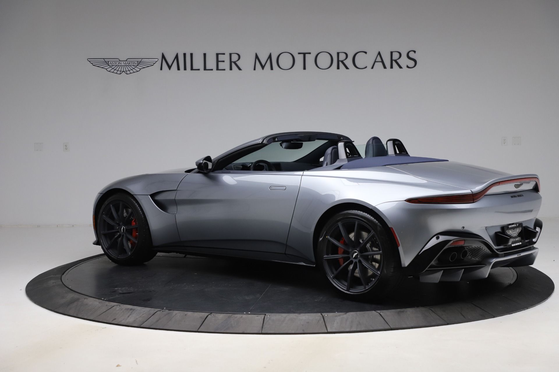 Used-2021-Aston-Martin-Vantage-Roadster