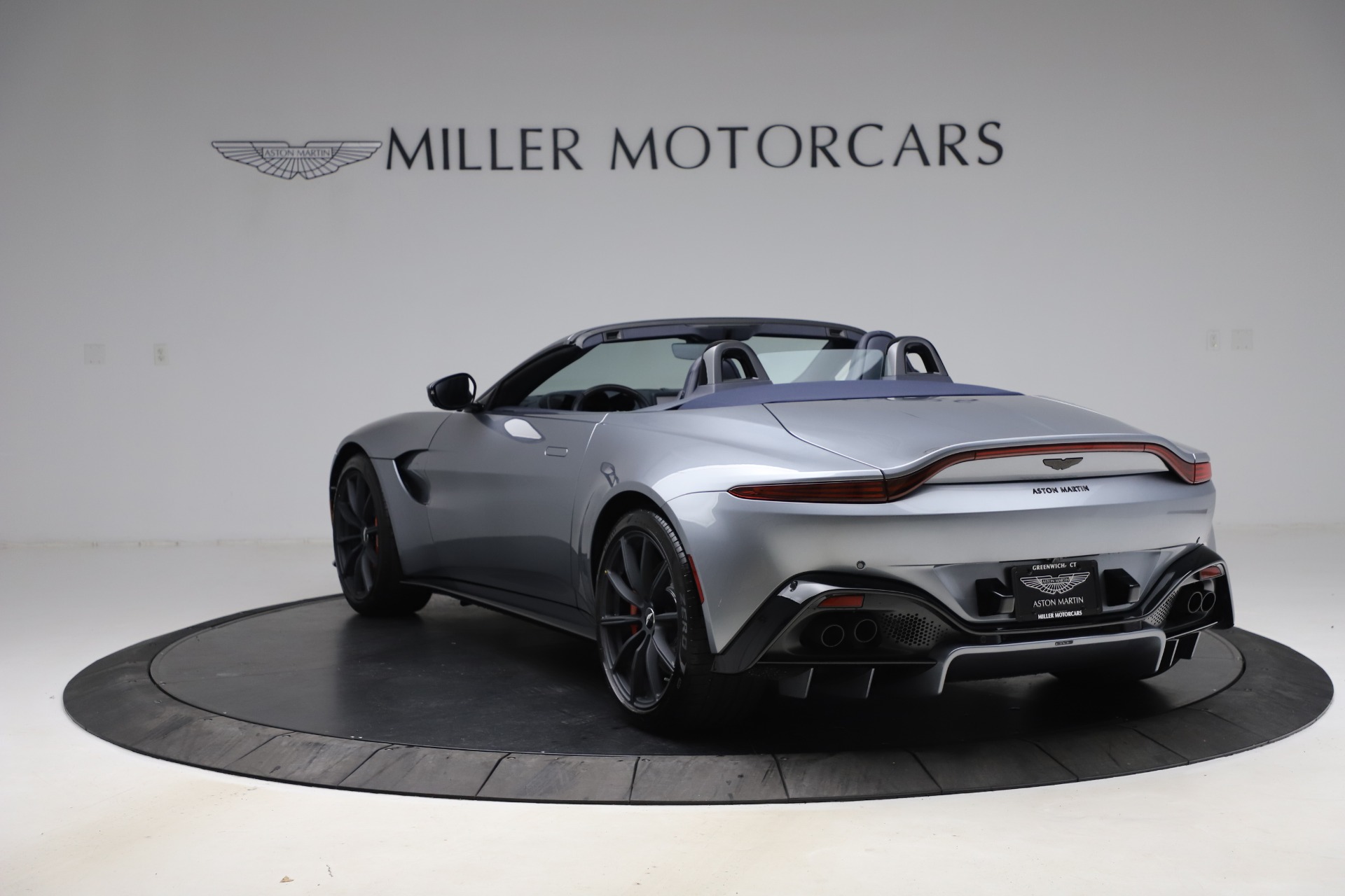 Used-2021-Aston-Martin-Vantage-Roadster