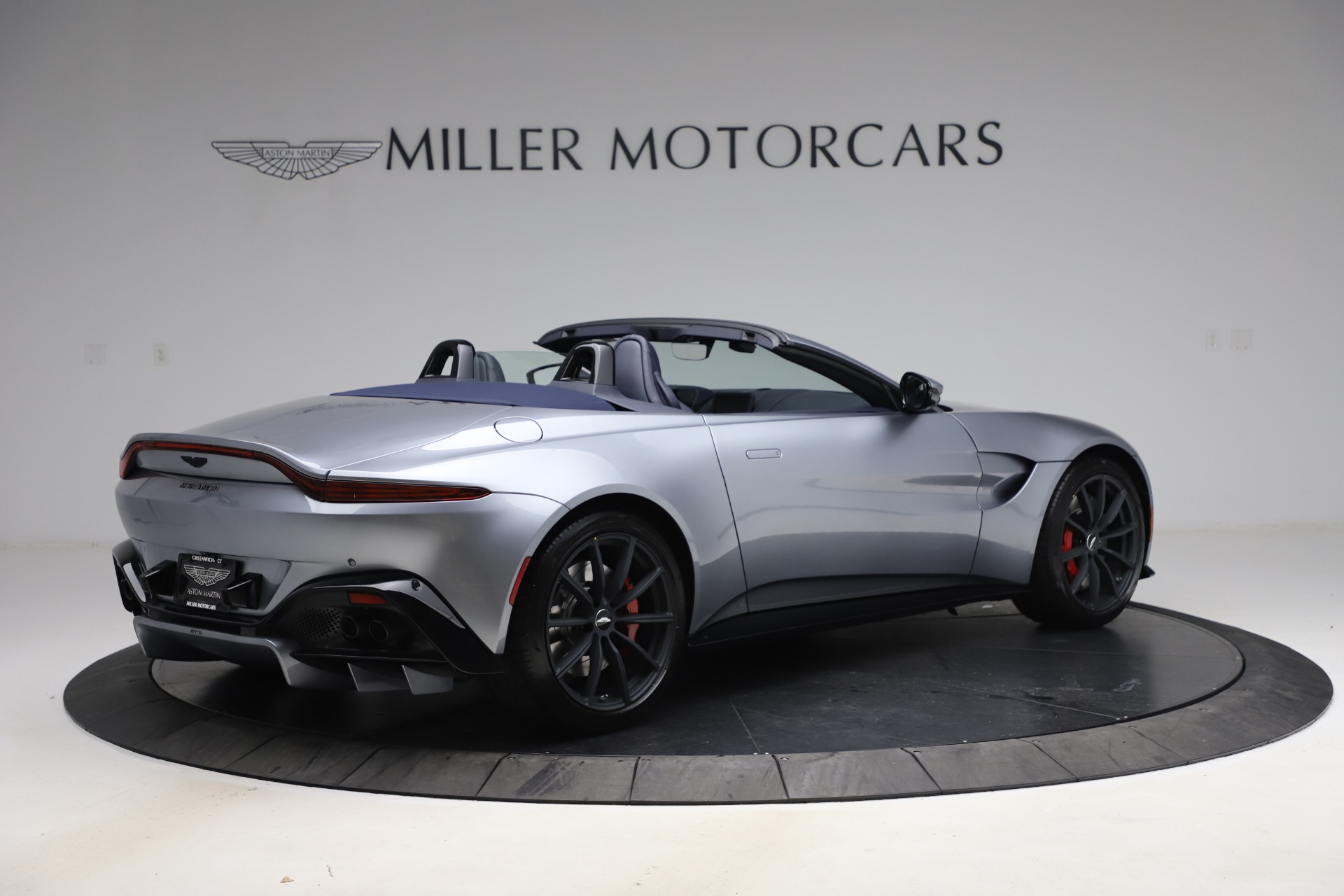 Used-2021-Aston-Martin-Vantage-Roadster