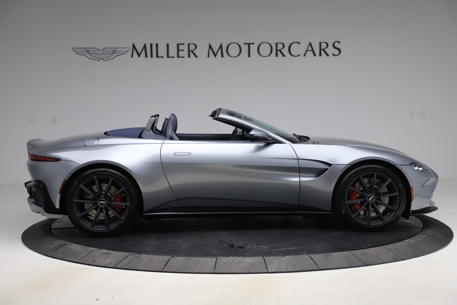 Used-2021-Aston-Martin-Vantage-Roadster