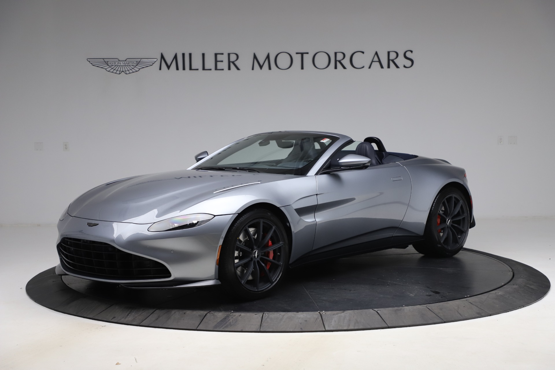 Used-2021-Aston-Martin-Vantage-Roadster