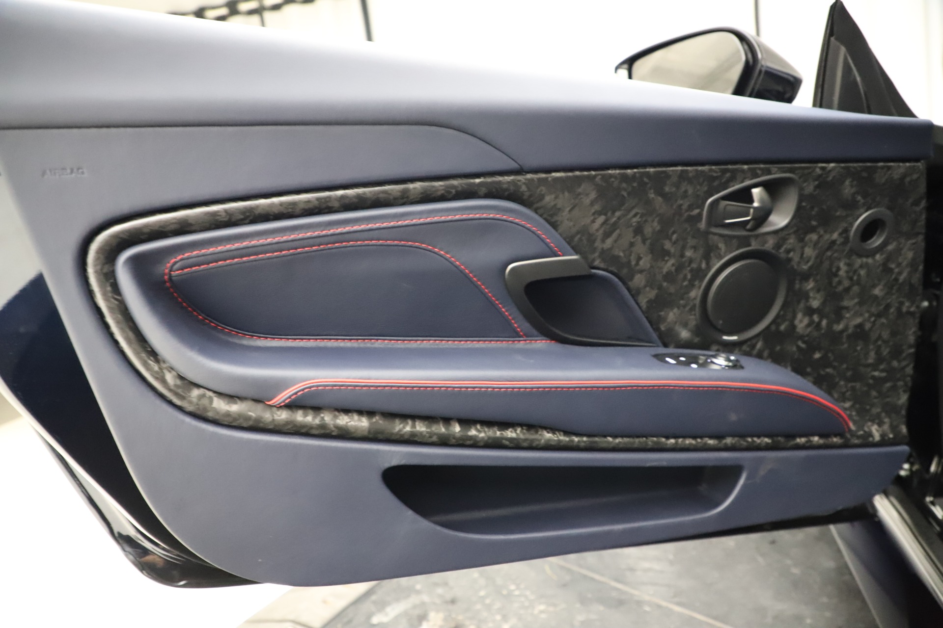 New-2021-Aston-Martin-DBS-Superleggera-Volante