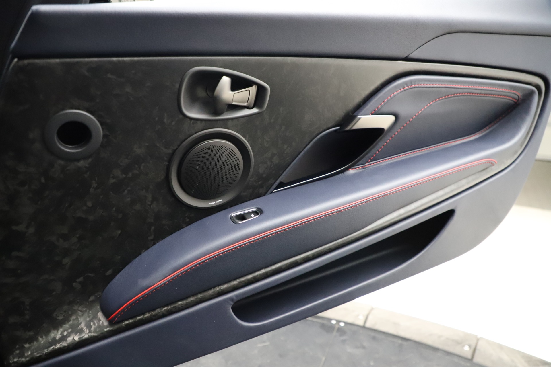 New-2021-Aston-Martin-DBS-Superleggera-Volante