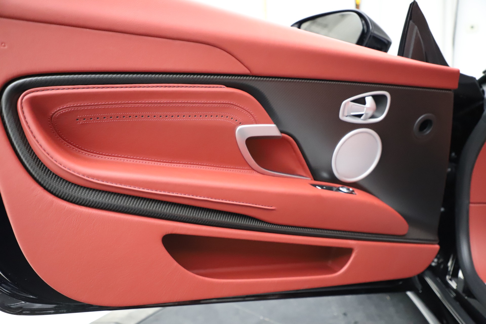 New-2021-Aston-Martin-DB11-Volante