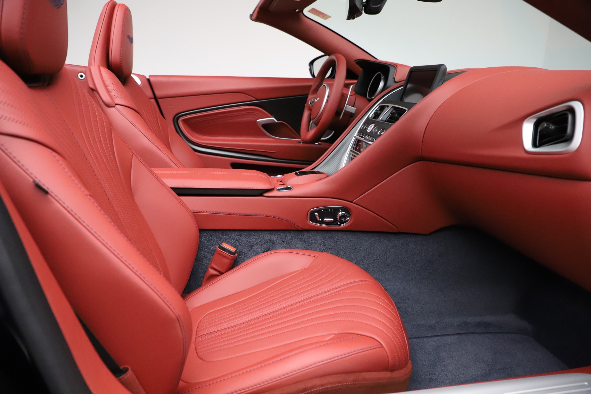 New-2021-Aston-Martin-DB11-Volante