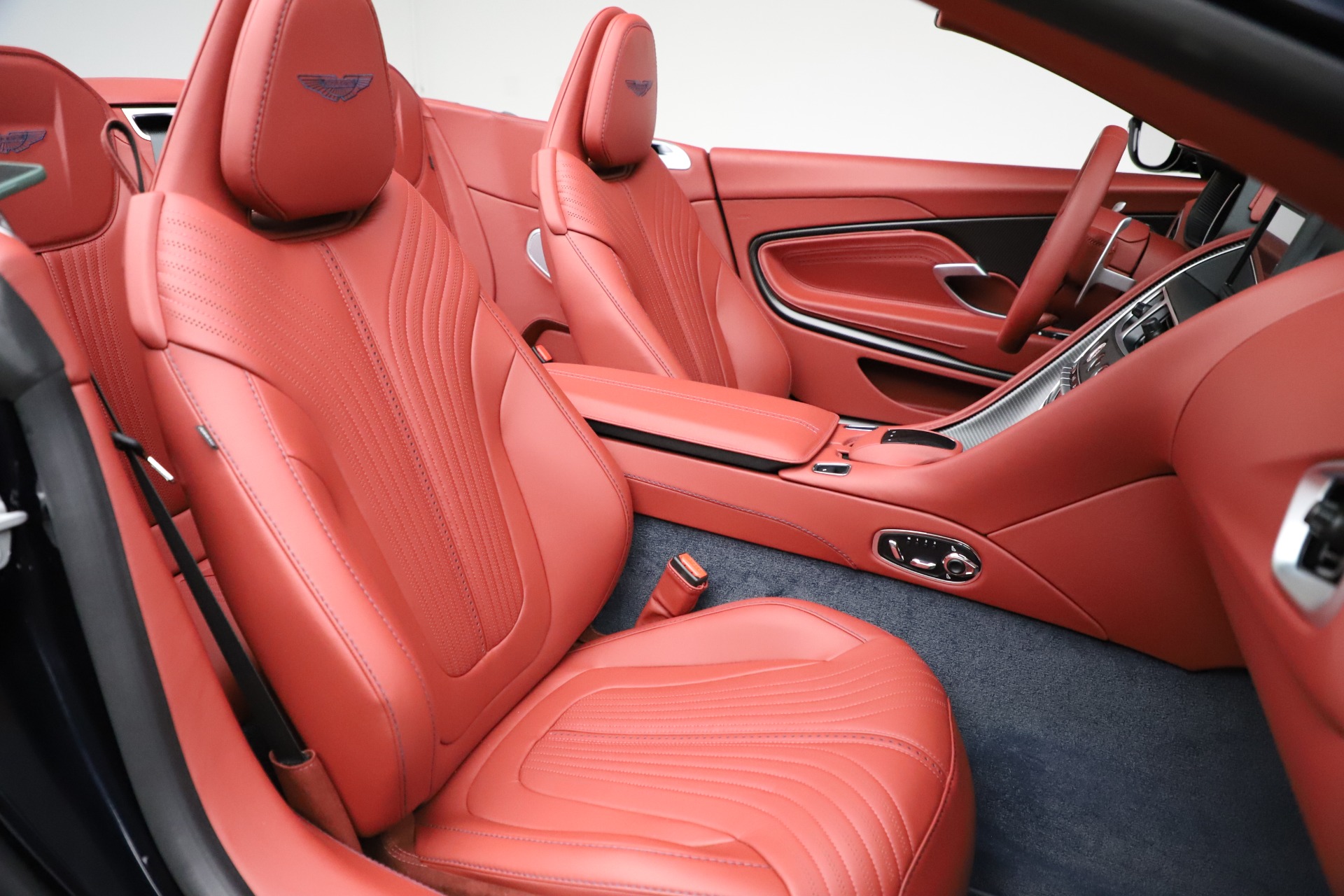 New-2021-Aston-Martin-DB11-Volante