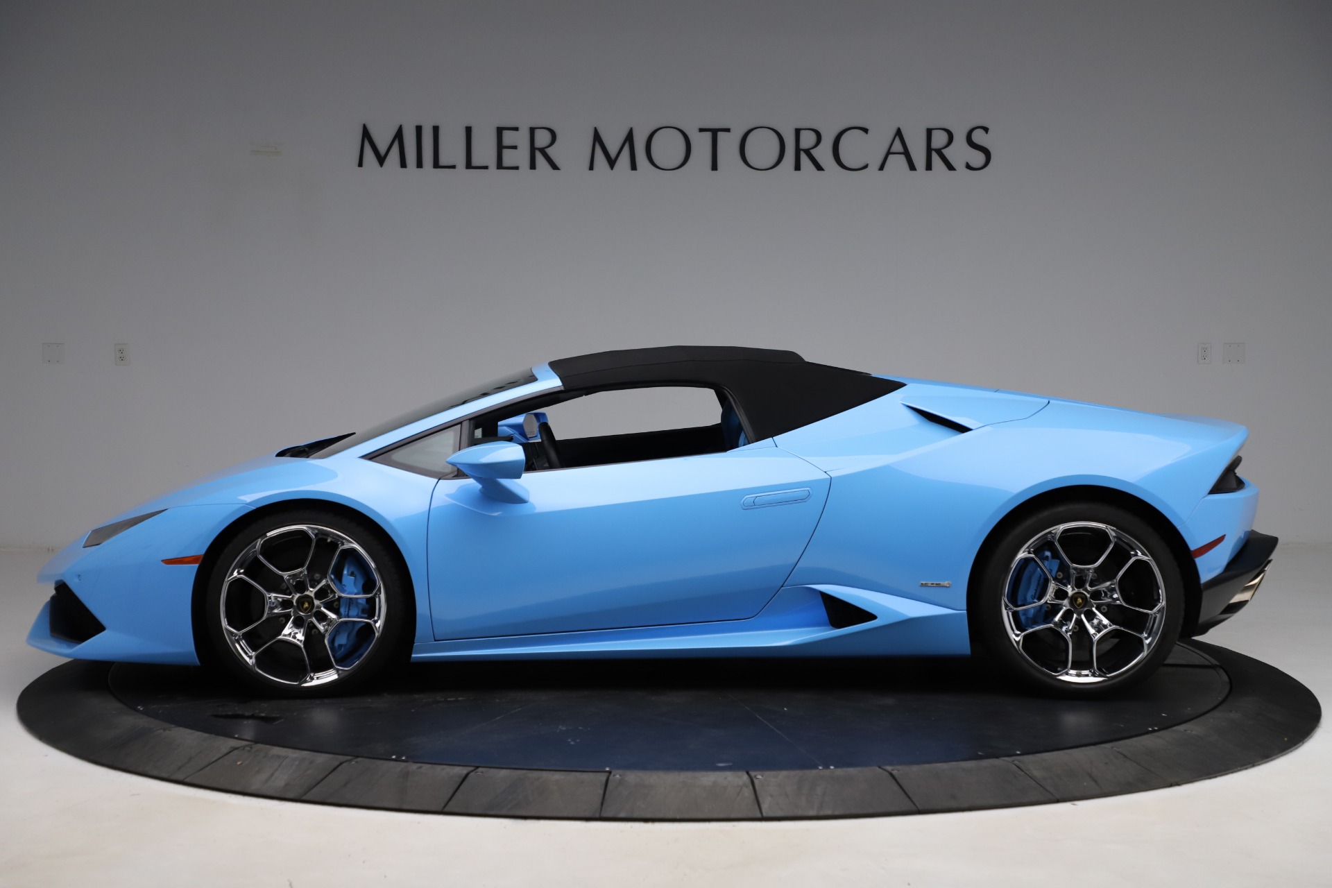 Used-2016-Lamborghini-Huracan-LP-610-4-Spyder