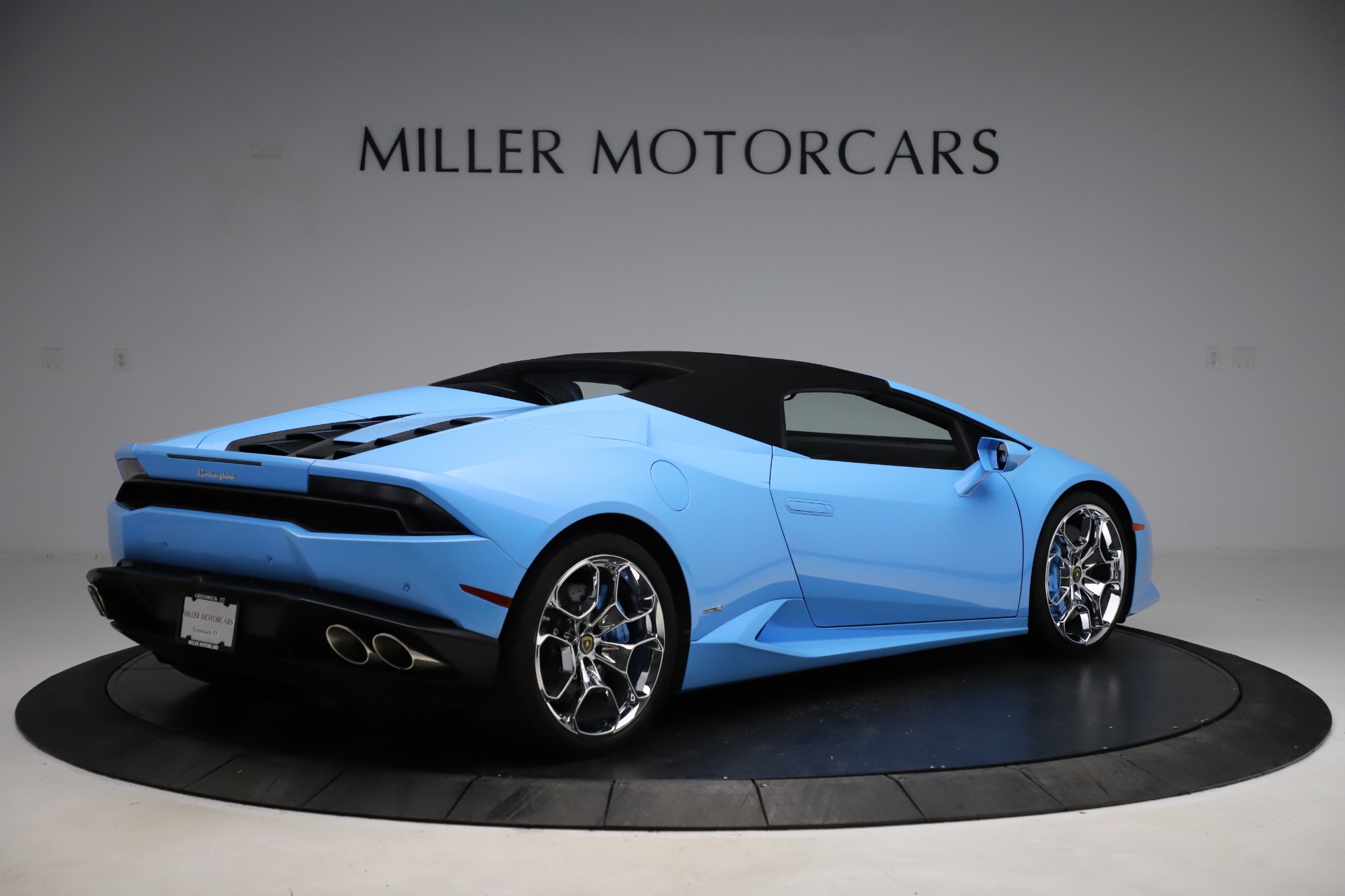 Used-2016-Lamborghini-Huracan-LP-610-4-Spyder