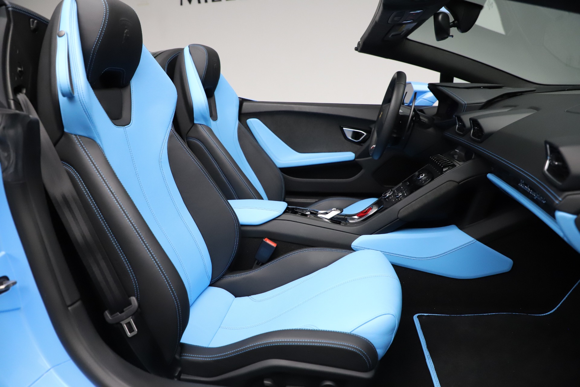 Used-2016-Lamborghini-Huracan-LP-610-4-Spyder